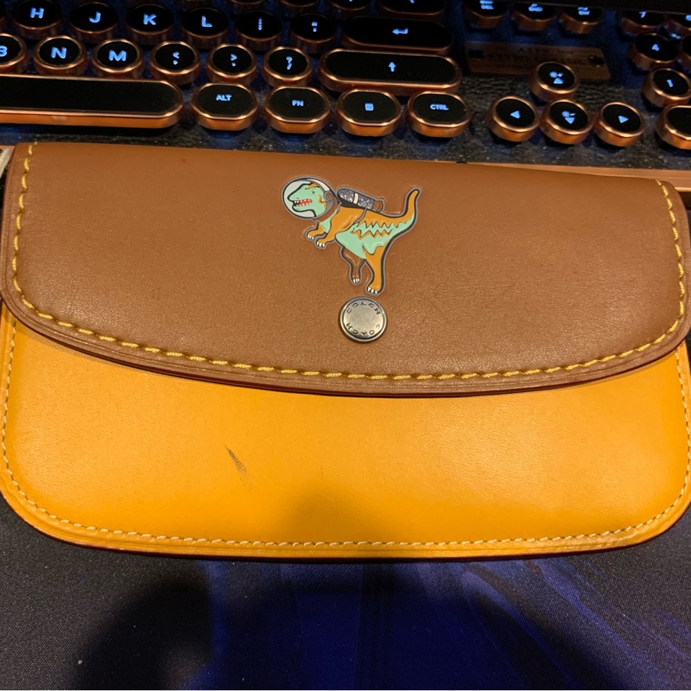 Coach Space Rexy 1941 Clutch